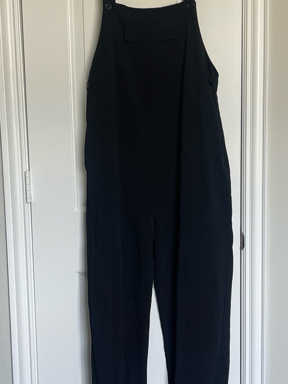 Women's Black Overalls Jumpsuit 2-button adjustable straps and elastic ankles
